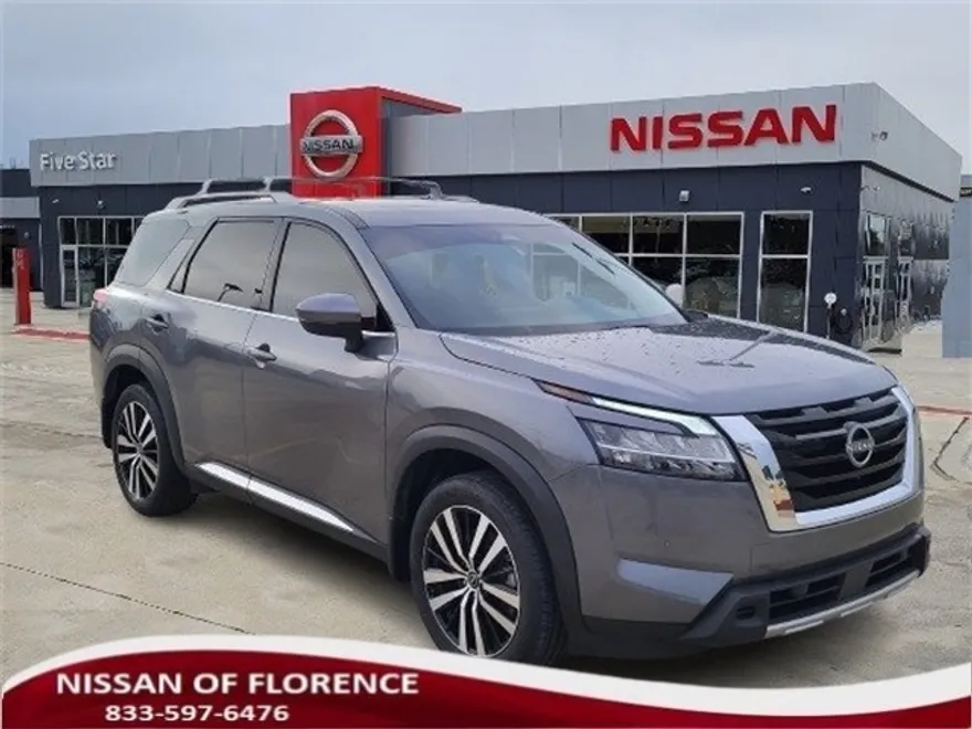 2024 Nissan Pathfinder Platinum photo 1