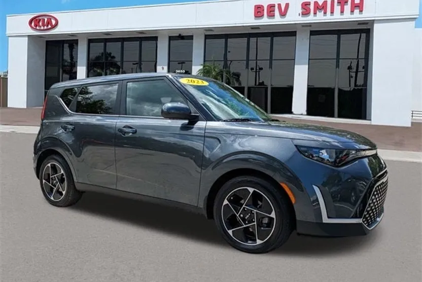 2023 Kia Soul EX photo 1