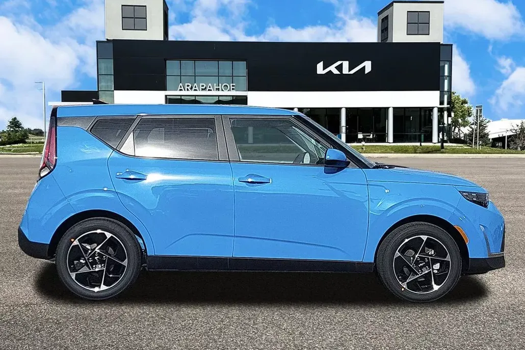 2025 Kia Soul EX photo 1