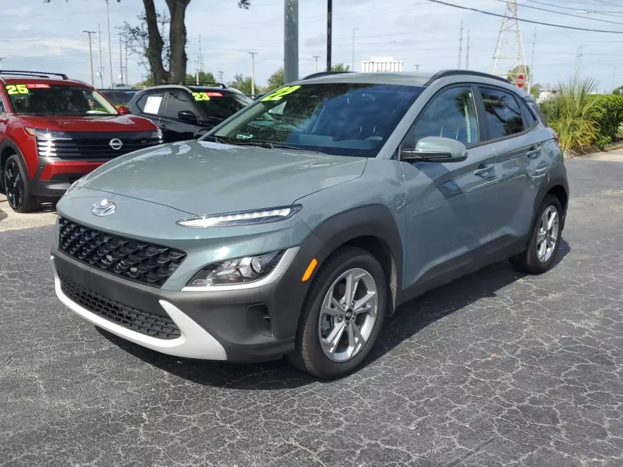 2022 Hyundai Kona SEL photo 1