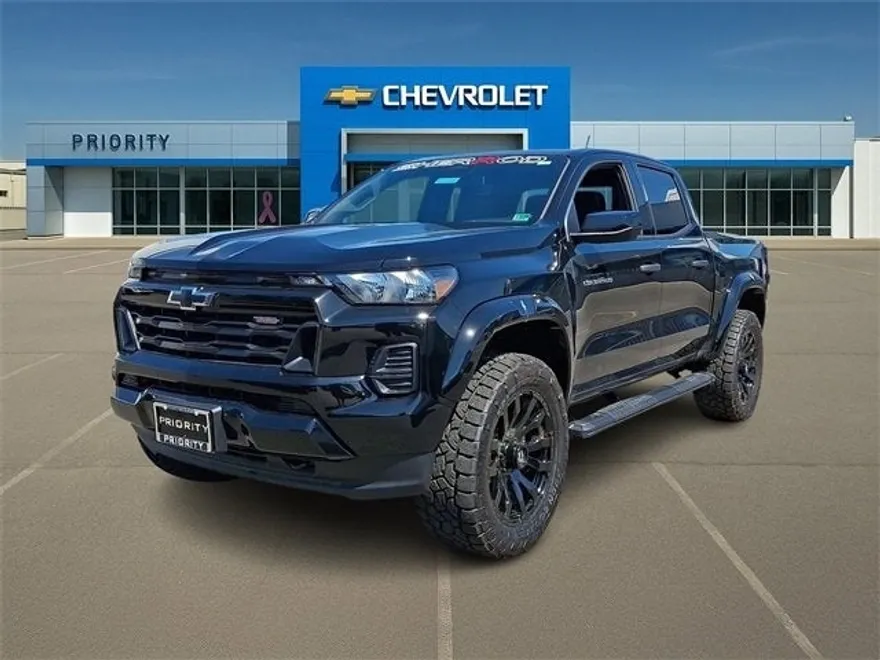 2025 Chevrolet Colorado Trail Boss photo 1