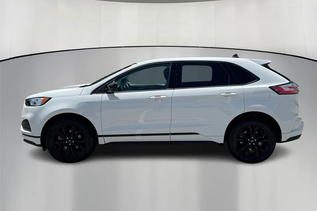 2022 Ford Edge SE photo 1