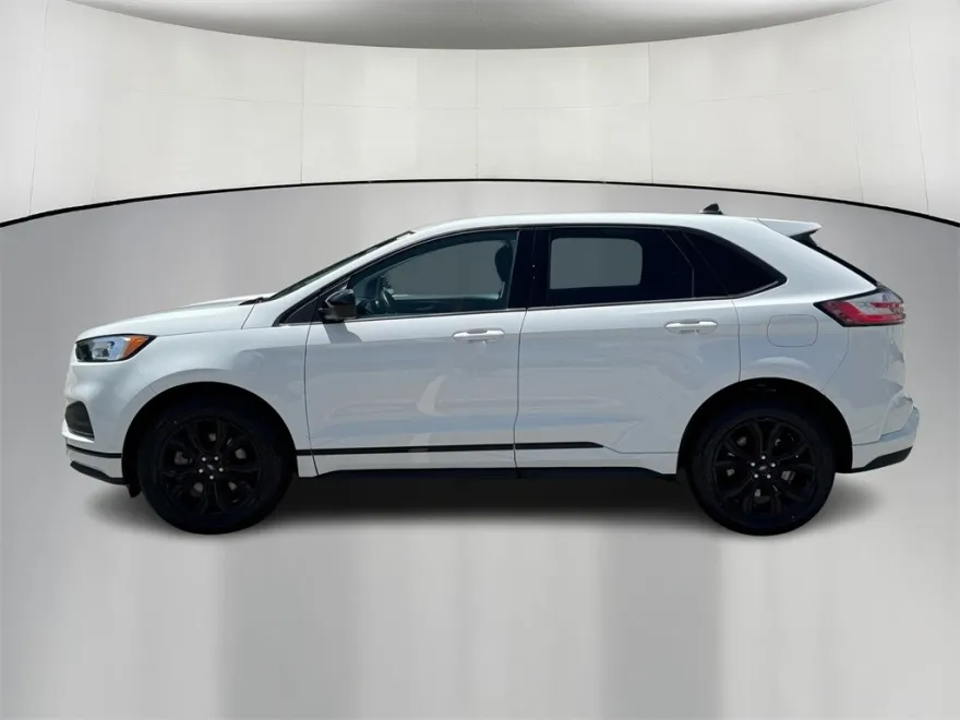 2022 Ford Edge SE photo 1