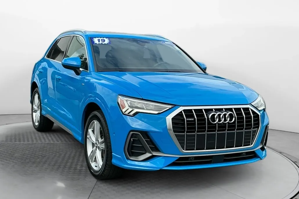 2019 Audi Q3 S line Premium photo 1