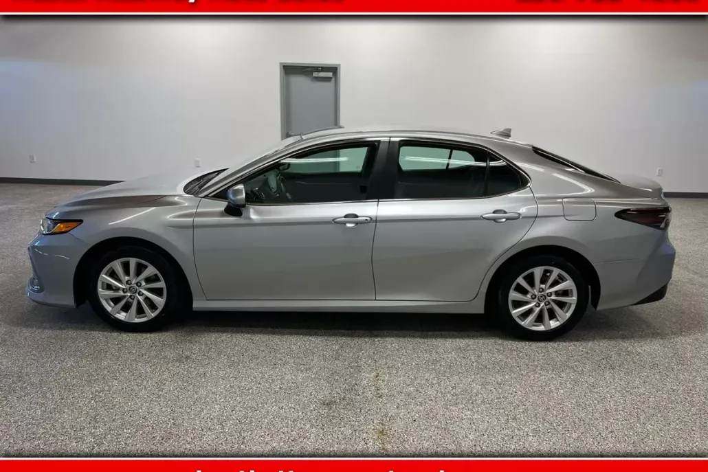 2024 Toyota Camry LE photo 1