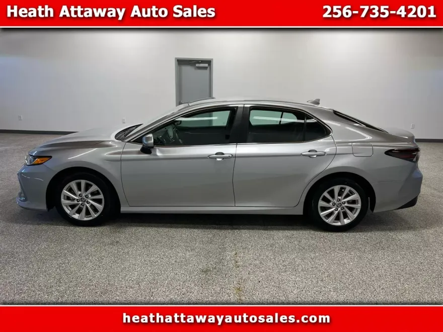 2024 Toyota Camry LE photo 1