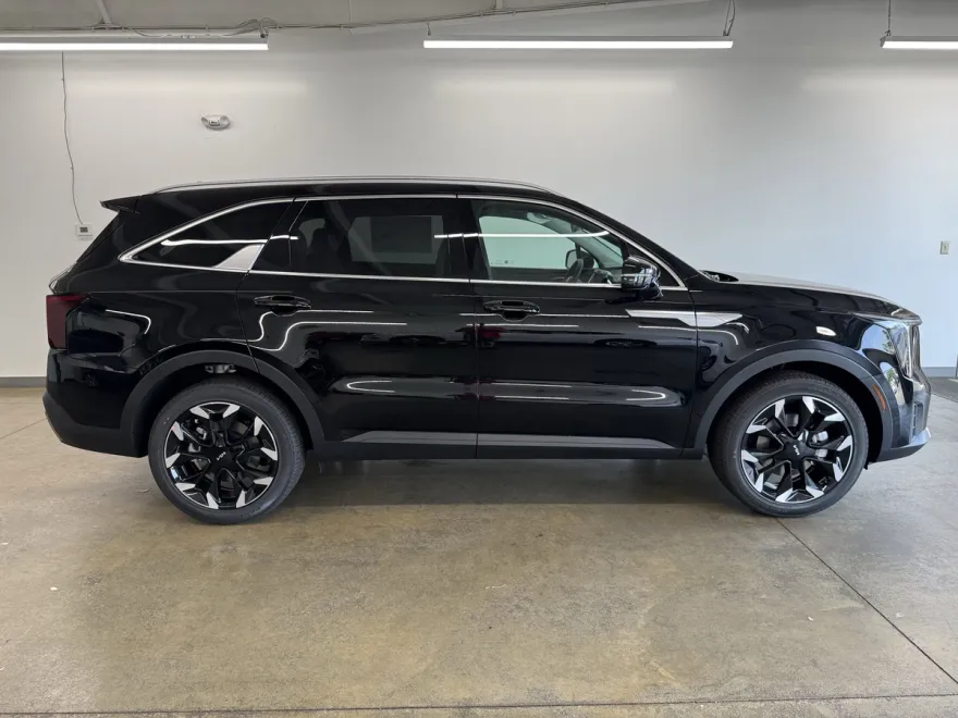 2025 Kia Sorento EX photo 1