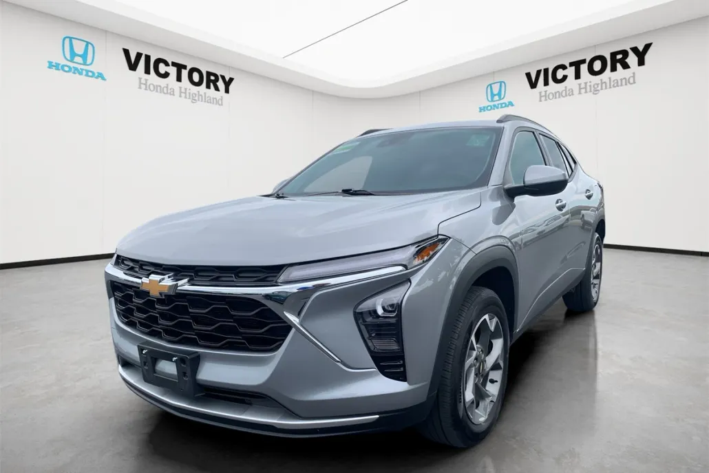 2024 Chevrolet Trax LT photo 1
