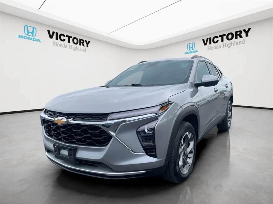 2024 Chevrolet Trax LT photo 1