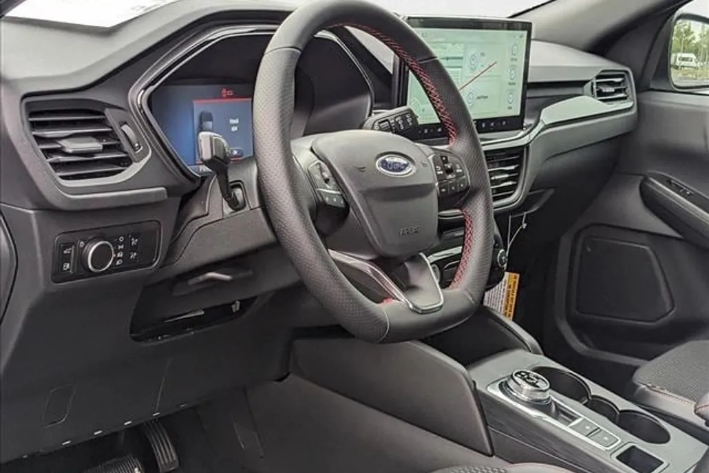 2025 Ford Escape ST-Line photo 1