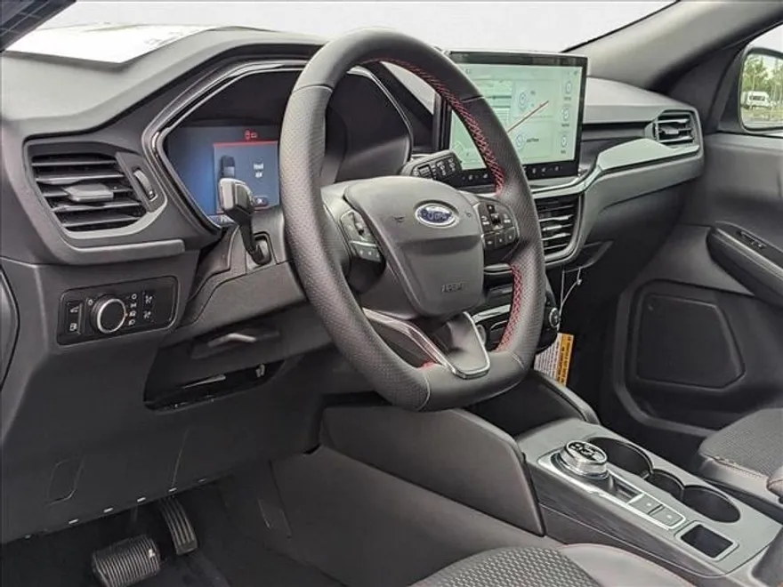 2025 Ford Escape ST-Line photo 1