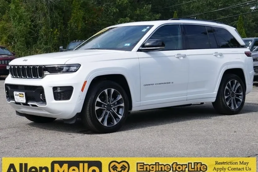 2023 Jeep Grand Cherokee Overland photo 1