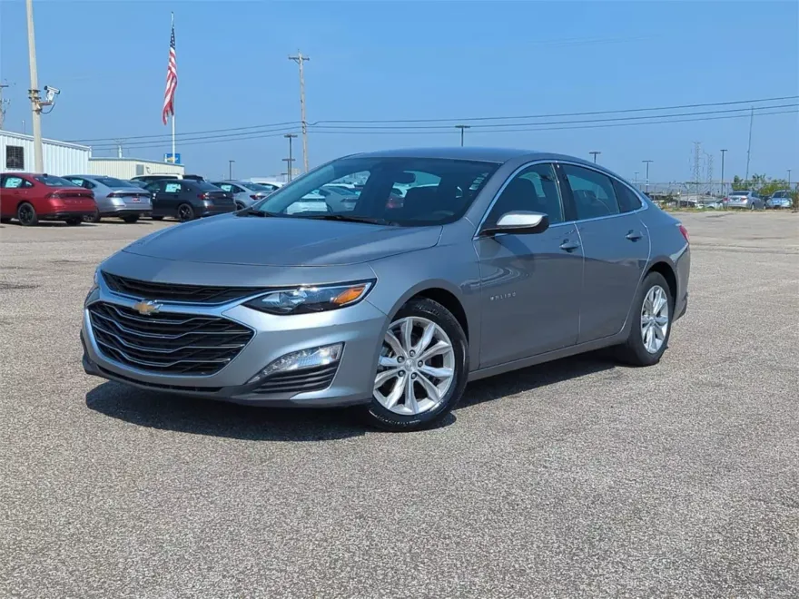 2024 Chevrolet Malibu 1LT photo 1