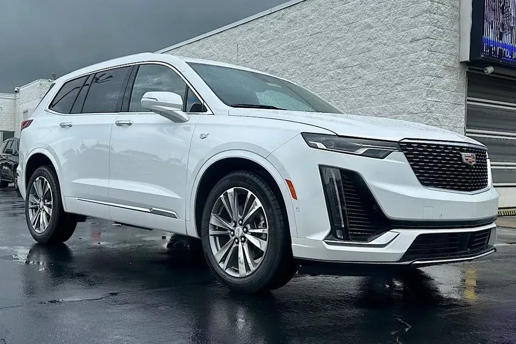 2025 Cadillac XT6 Premium Luxury photo 1