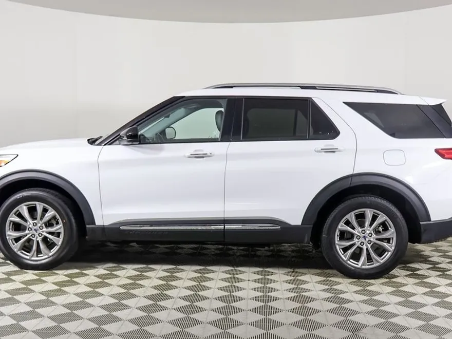 2023 Ford Explorer Limited photo 1