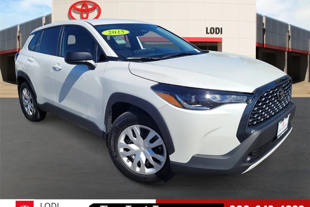 2025 Toyota Corolla Cross L photo 1