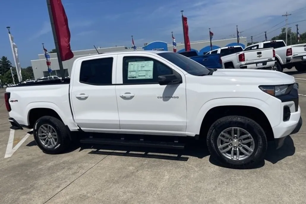 2026 Chevrolet Colorado LT photo 1