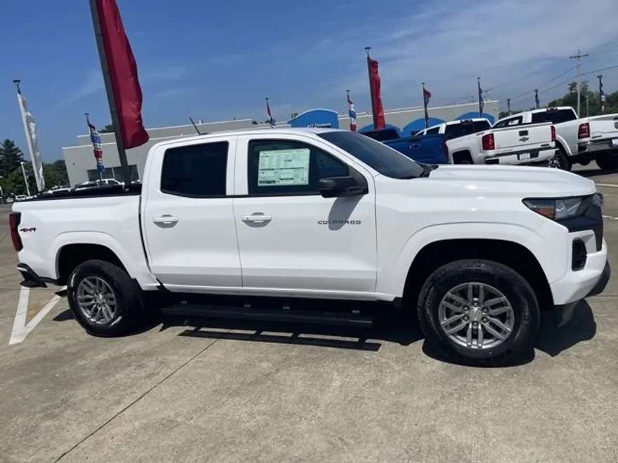 2026 Chevrolet Colorado LT photo 1