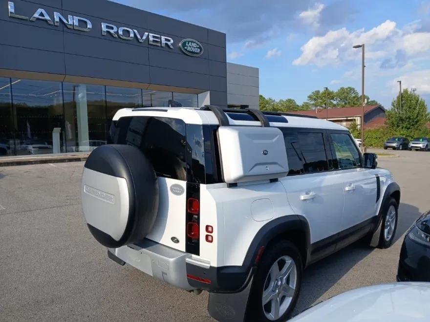 2022 Land Rover Defender SE photo 1