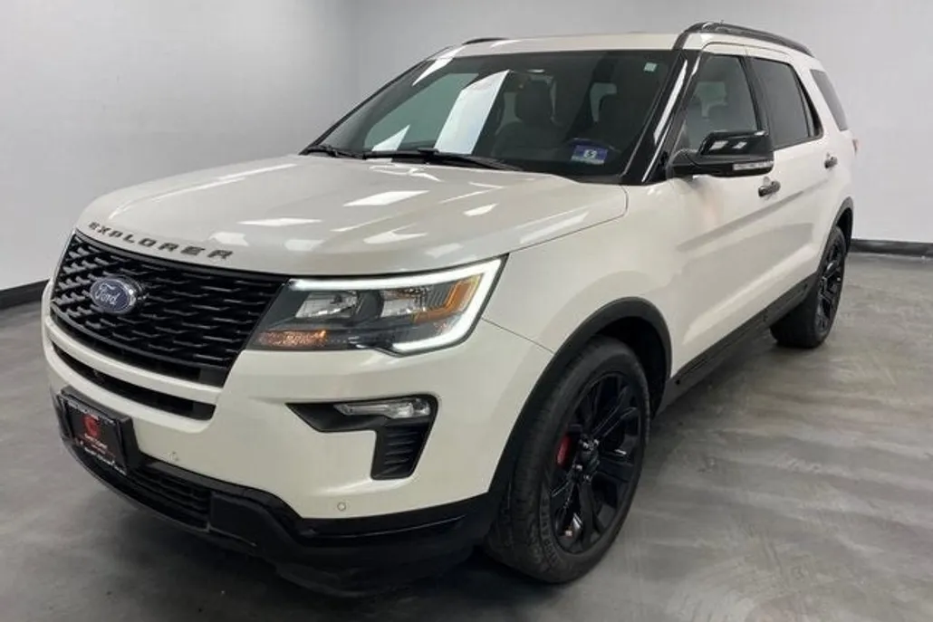 2019 Ford Explorer Sport photo 1