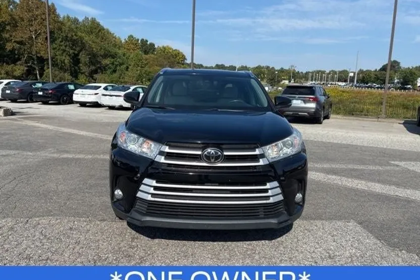2019 Toyota Highlander SE photo 1