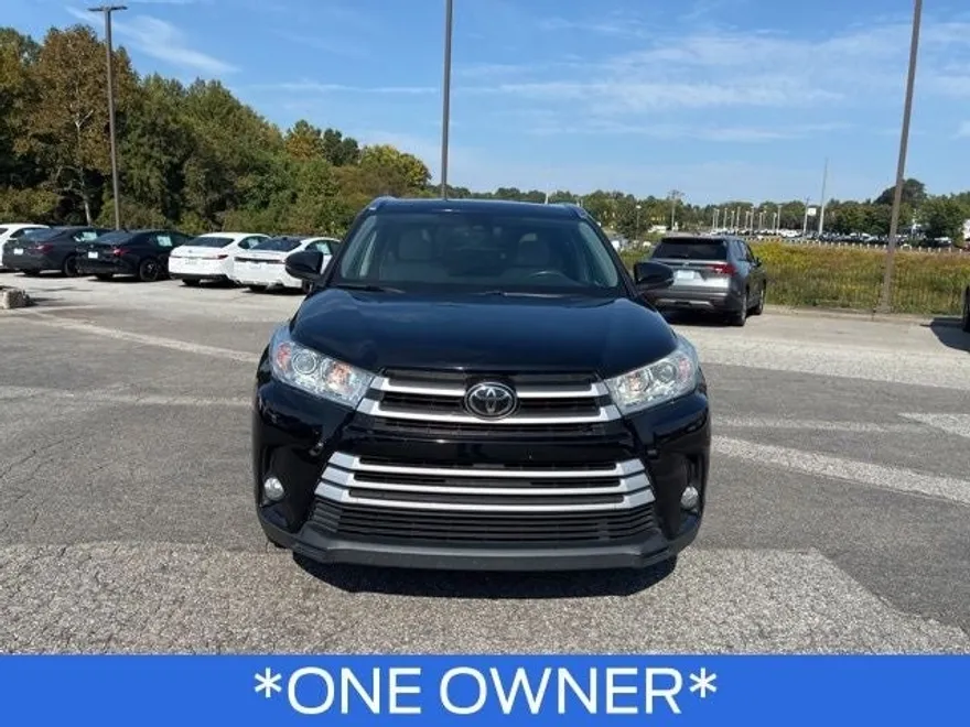 2019 Toyota Highlander SE photo 1