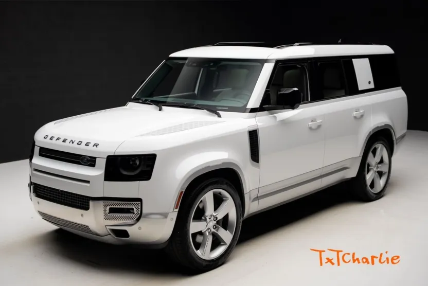 2023 Land Rover Defender 130 First Edition photo 1
