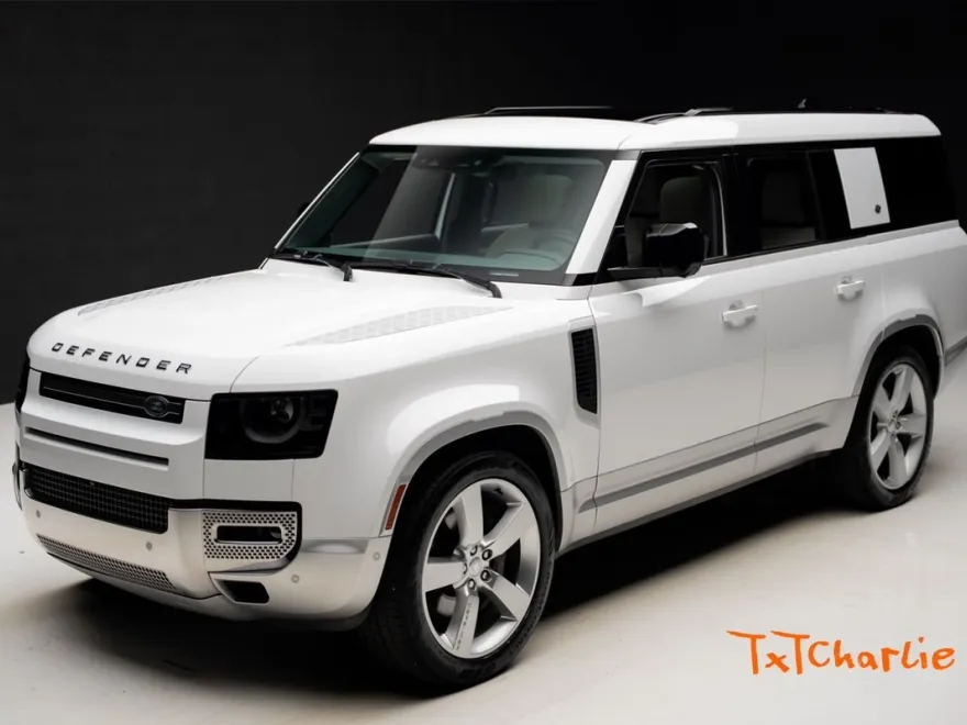 2023 Land Rover Defender 130 First Edition photo 1