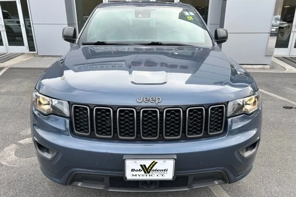 2021 Jeep Grand Cherokee Anniversary Edition photo 1