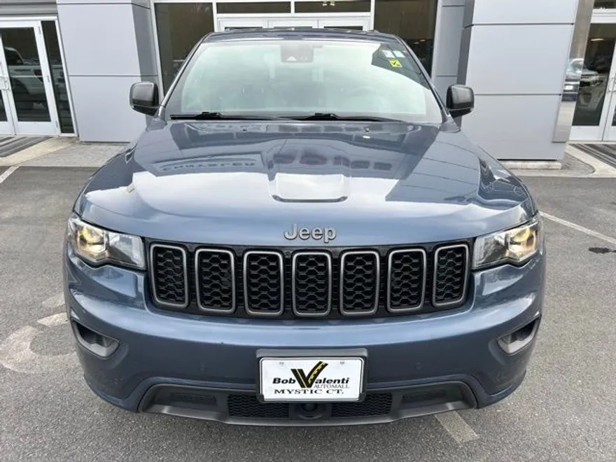 2021 Jeep Grand Cherokee Anniversary Edition photo 1