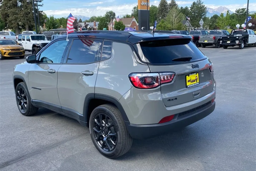 2023 Jeep Compass Altitude photo 1