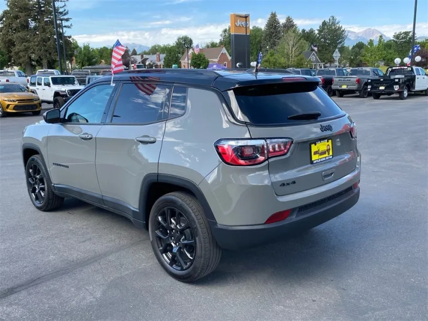 2023 Jeep Compass Altitude photo 1