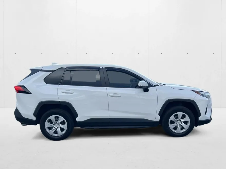 2024 Toyota RAV4 LE photo 1