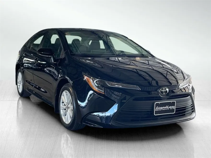 2024 Toyota Corolla LE photo 1