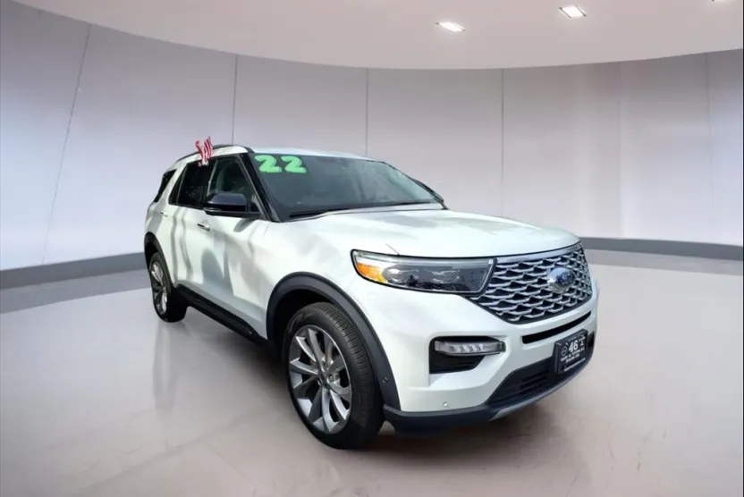 2022 Ford Explorer Platinum photo 1