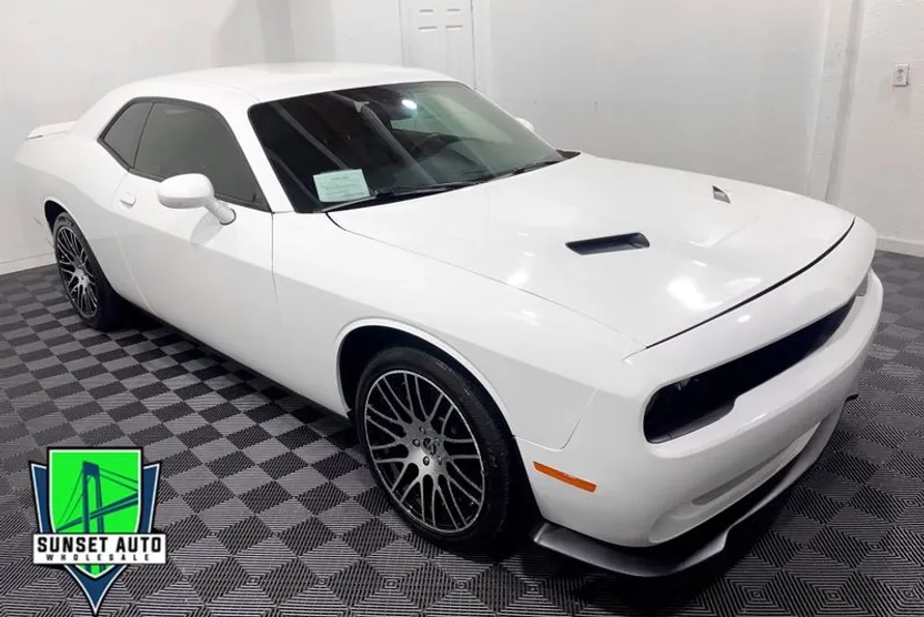2018 Dodge Challenger SXT Plus photo 1
