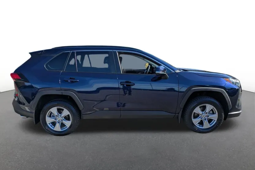 2024 Toyota RAV4 XLE photo 1