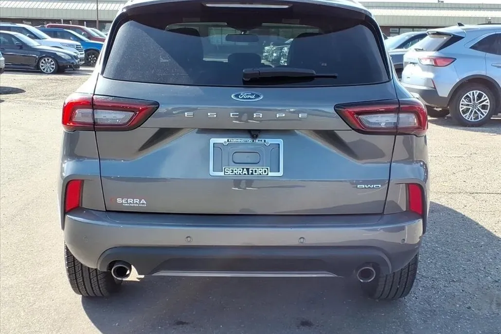 2023 Ford Escape ST-Line Select photo 1