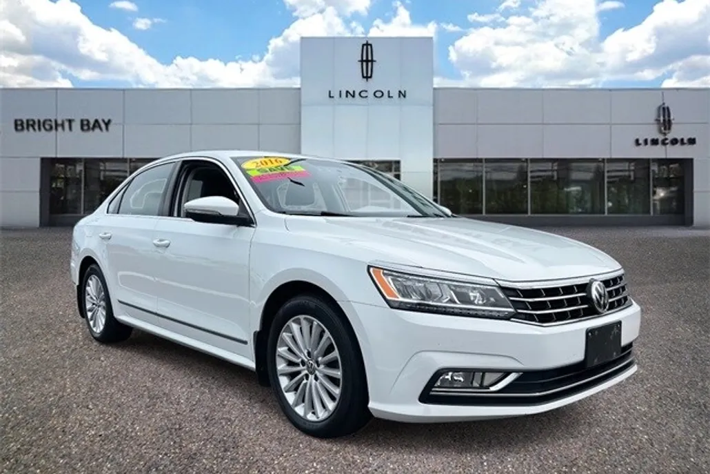 2016 Volkswagen Passat SE photo 1