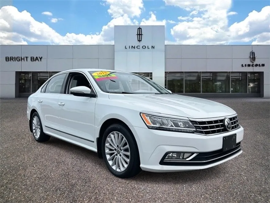 2016 Volkswagen Passat SE photo 1