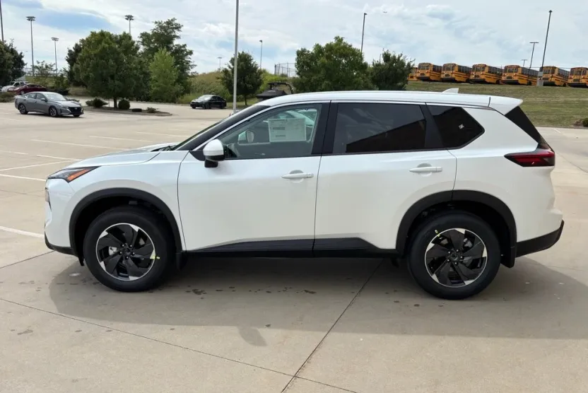 2026 Nissan Rogue SV AWD photo 1