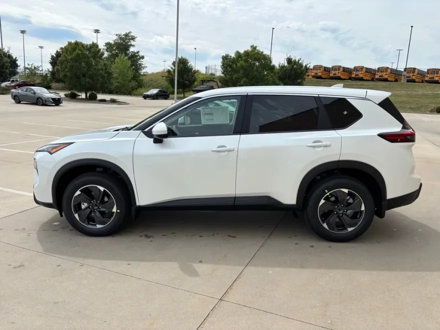 2026 Nissan Rogue SV AWD photo 1