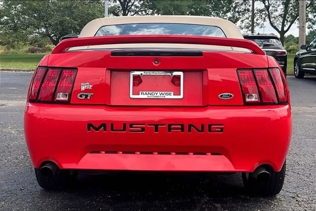 2000 Ford Mustang GT photo 1