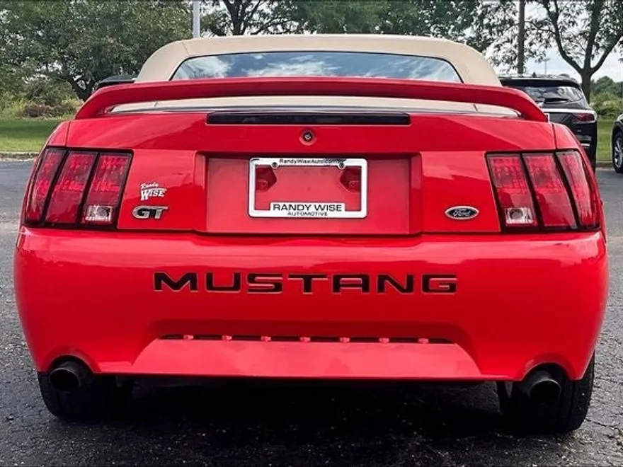 2000 Ford Mustang GT photo 1