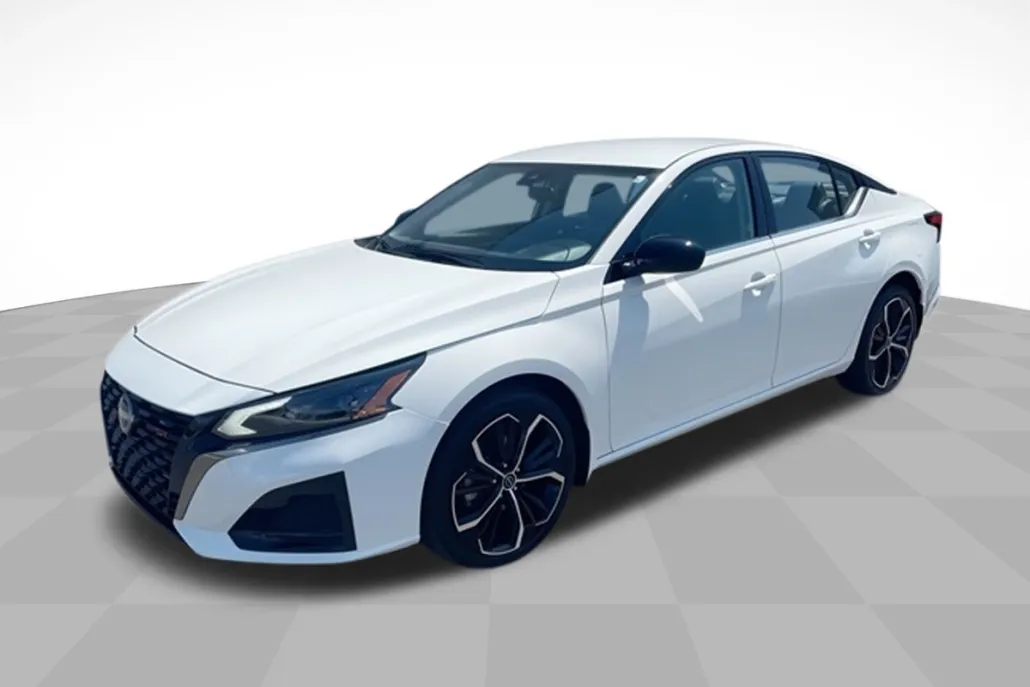 2025 Nissan Altima 2.5 SR photo 1