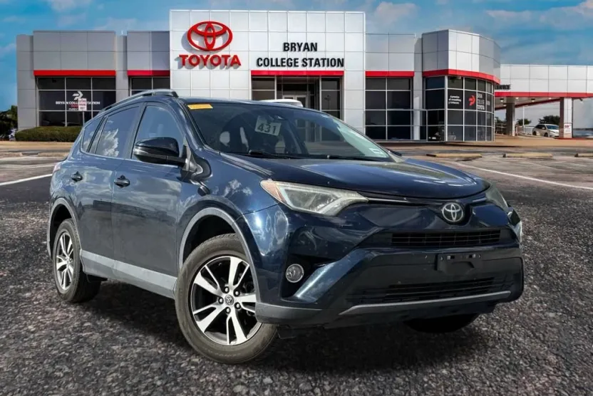 2017 Toyota RAV4 XLE photo 1