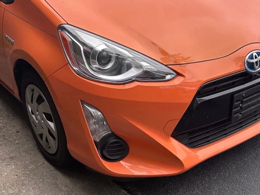 2015 Toyota Prius C Two photo 2
