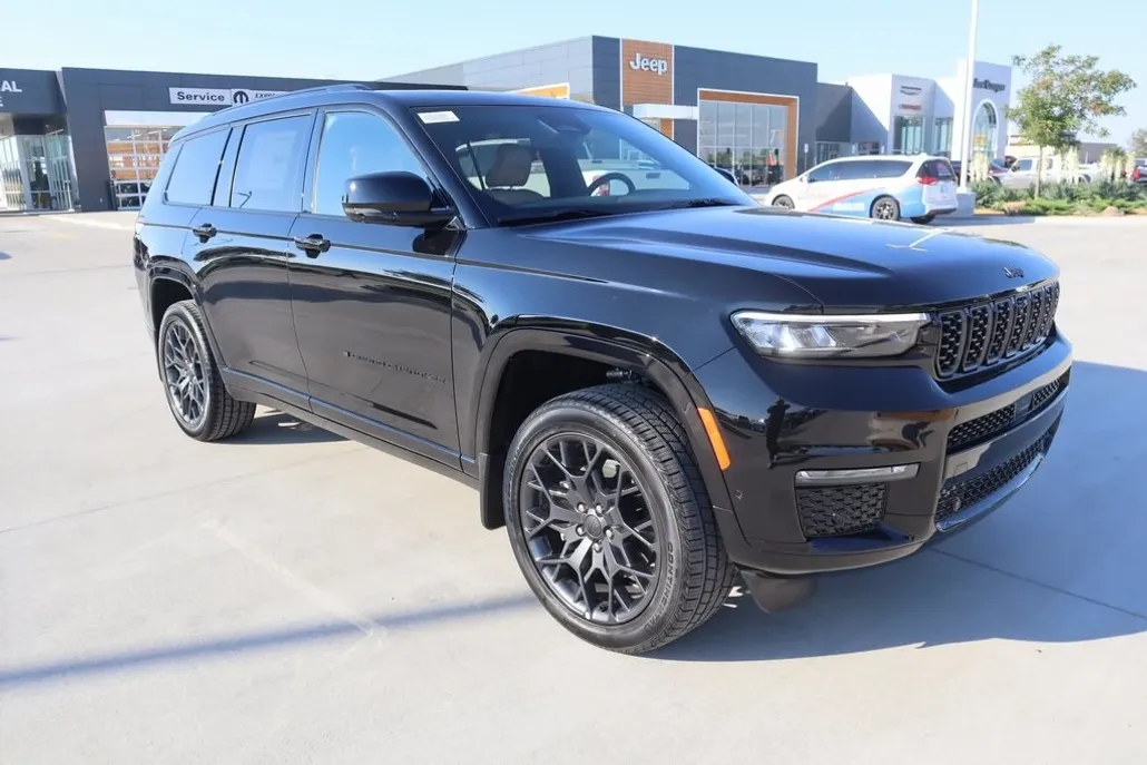 2025 Jeep Grand Cherokee L Summit photo 1