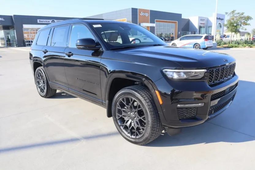 2025 Jeep Grand Cherokee L Summit photo 1
