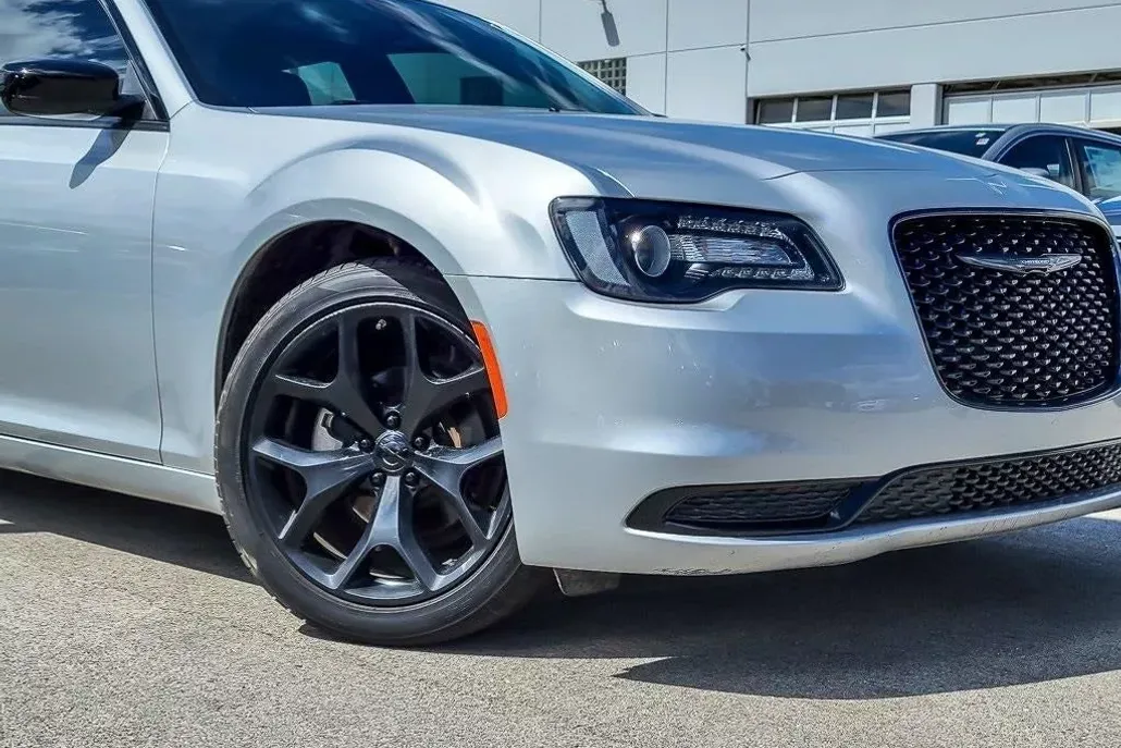 2022 Chrysler 300 Touring photo 1